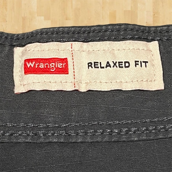 NWOT Defects Mens 36R Wrangler Cargo Shorts Gray Relaxed Fit Casual Outdoors - Picture 2 of 12